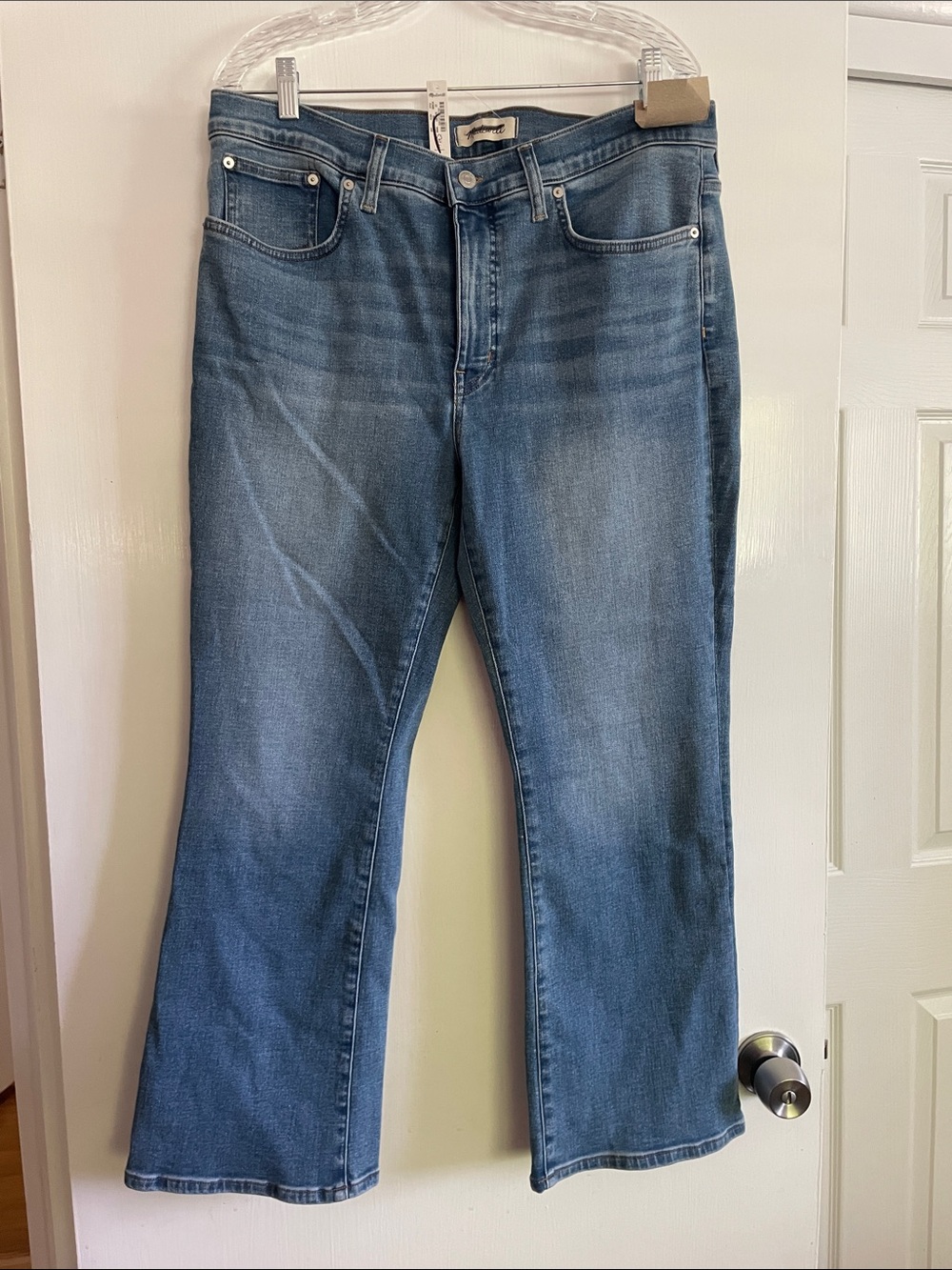 Madewell midrise kick out jeans brand new, size 32